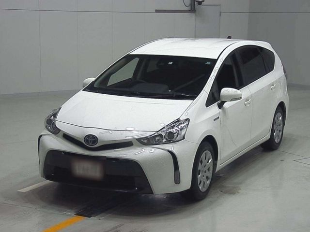 30054 Toyota Prius alpha ZVW41W 2019 г. (CAA Chubu)